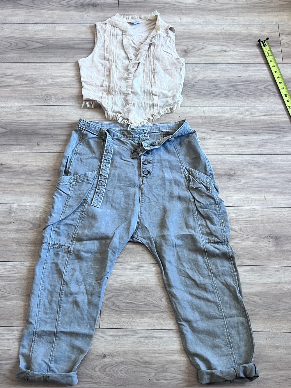Free People Utility Movement Cargo Capri Pants. Super Comfortable and Flowy !!